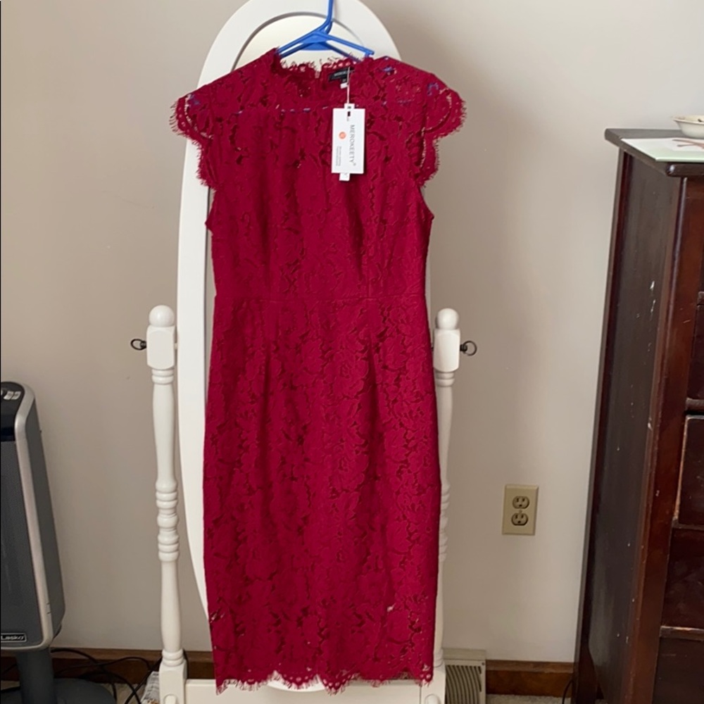 Sleeveless Lace Dress